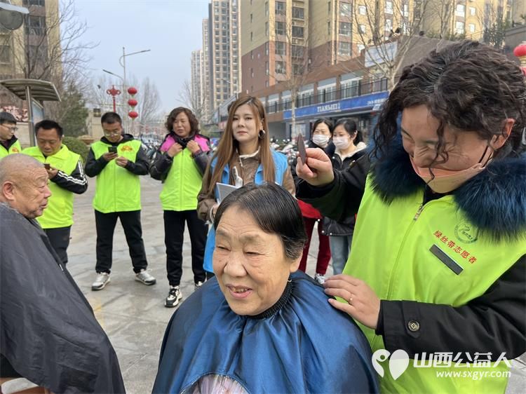 二月二龙抬头 晋城市绿丝带志愿者协会志愿者在东后河社区为社区居民义务理发活动温暖启程 - 第32张 - 山西公益人 二月二龙抬头 晋城市绿丝带志愿者协会志愿者在东后河社区为社区居民义务理发活动温暖启程 - 第32张