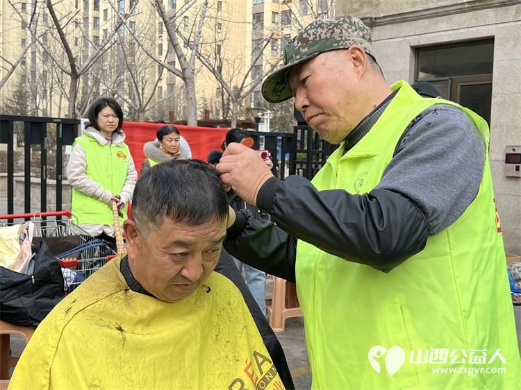 二月二龙抬头 晋城市绿丝带志愿者协会志愿者在东后河社区为社区居民义务理发活动温暖启程 - 第44张 - 山西公益人 二月二龙抬头 晋城市绿丝带志愿者协会志愿者在东后河社区为社区居民义务理发活动温暖启程 - 第44张