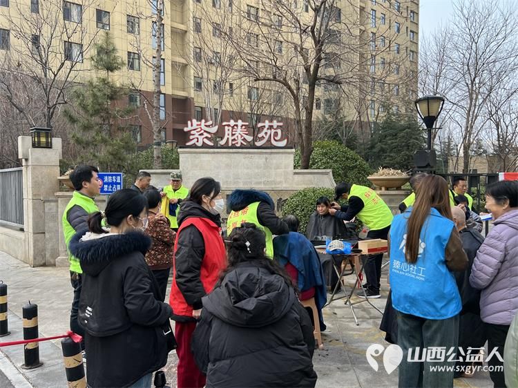 二月二龙抬头 晋城市绿丝带志愿者协会志愿者在东后河社区为社区居民义务理发活动温暖启程 - 第34张 - 山西公益人 二月二龙抬头 晋城市绿丝带志愿者协会志愿者在东后河社区为社区居民义务理发活动温暖启程 - 第34张