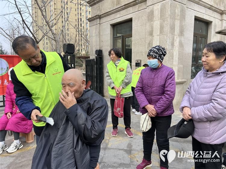 二月二龙抬头 晋城市绿丝带志愿者协会志愿者在东后河社区为社区居民义务理发活动温暖启程 - 第31张 - 山西公益人 二月二龙抬头 晋城市绿丝带志愿者协会志愿者在东后河社区为社区居民义务理发活动温暖启程 - 第31张
