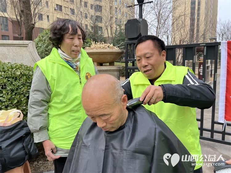 二月二龙抬头 晋城市绿丝带志愿者协会志愿者在东后河社区为社区居民义务理发活动温暖启程 - 第49张 - 山西公益人 二月二龙抬头 晋城市绿丝带志愿者协会志愿者在东后河社区为社区居民义务理发活动温暖启程 - 第49张
