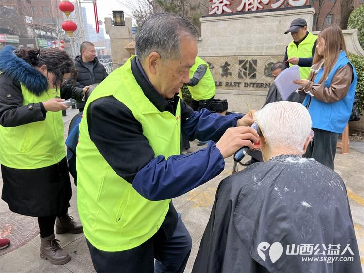 二月二龙抬头 晋城市绿丝带志愿者协会志愿者在东后河社区为社区居民义务理发活动温暖启程 - 第47张 - 山西公益人 二月二龙抬头 晋城市绿丝带志愿者协会志愿者在东后河社区为社区居民义务理发活动温暖启程 - 第47张