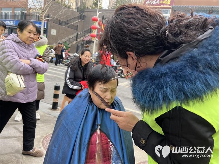 二月二龙抬头 晋城市绿丝带志愿者协会志愿者在东后河社区为社区居民义务理发活动温暖启程 - 第48张 - 山西公益人 二月二龙抬头 晋城市绿丝带志愿者协会志愿者在东后河社区为社区居民义务理发活动温暖启程 - 第48张