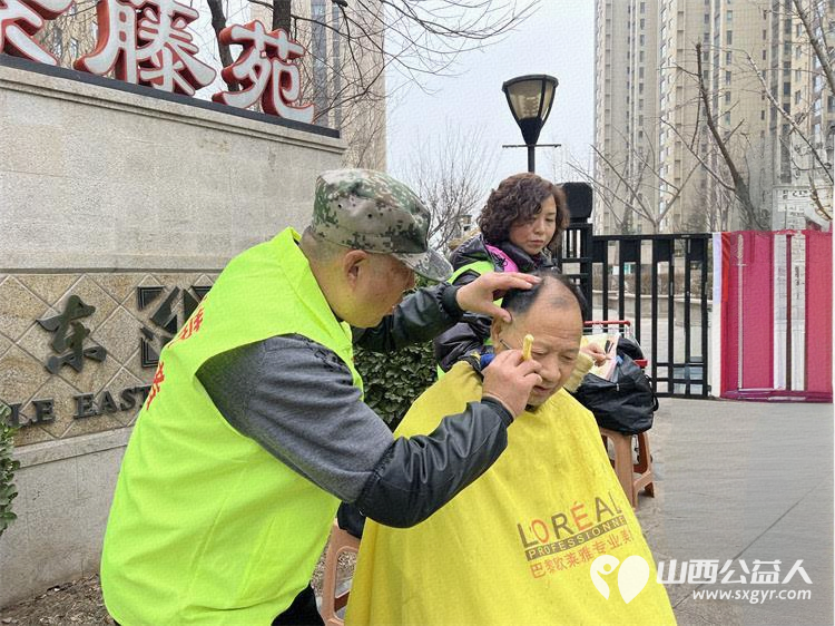 二月二龙抬头 晋城市绿丝带志愿者协会志愿者在东后河社区为社区居民义务理发活动温暖启程 - 第35张 - 山西公益人 二月二龙抬头 晋城市绿丝带志愿者协会志愿者在东后河社区为社区居民义务理发活动温暖启程 - 第35张