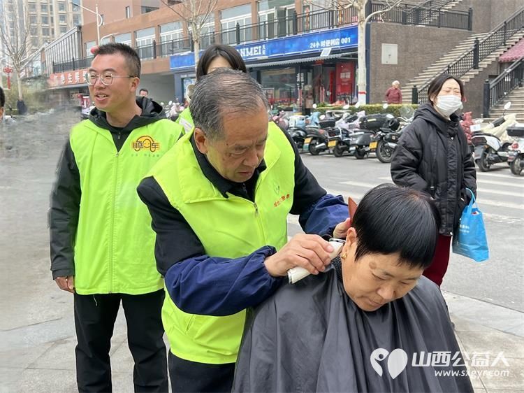 二月二龙抬头 晋城市绿丝带志愿者协会志愿者在东后河社区为社区居民义务理发活动温暖启程 - 第29张 - 山西公益人 二月二龙抬头 晋城市绿丝带志愿者协会志愿者在东后河社区为社区居民义务理发活动温暖启程 - 第29张