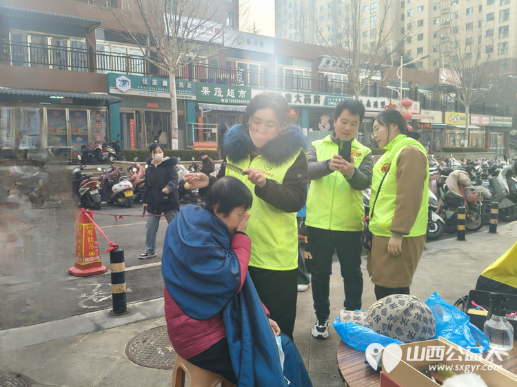 二月二龙抬头 晋城市绿丝带志愿者协会志愿者在东后河社区为社区居民义务理发活动温暖启程 - 第25张 - 山西公益人 二月二龙抬头 晋城市绿丝带志愿者协会志愿者在东后河社区为社区居民义务理发活动温暖启程 - 第25张