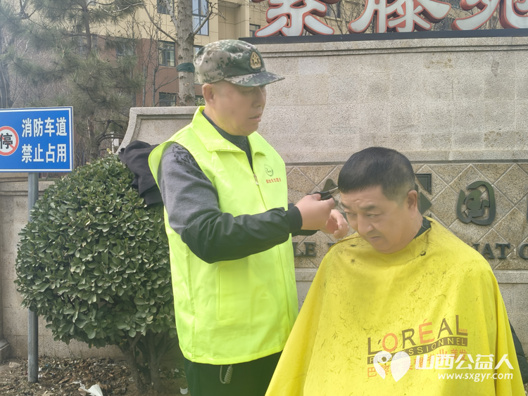 二月二龙抬头 晋城市绿丝带志愿者协会志愿者在东后河社区为社区居民义务理发活动温暖启程 - 第15张 - 山西公益人 二月二龙抬头 晋城市绿丝带志愿者协会志愿者在东后河社区为社区居民义务理发活动温暖启程 - 第15张