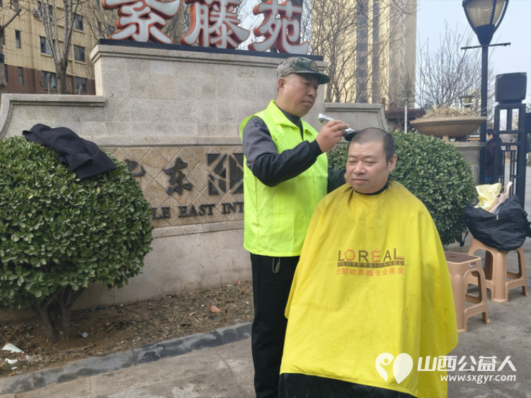 二月二龙抬头 晋城市绿丝带志愿者协会志愿者在东后河社区为社区居民义务理发活动温暖启程 - 第13张 - 山西公益人 二月二龙抬头 晋城市绿丝带志愿者协会志愿者在东后河社区为社区居民义务理发活动温暖启程 - 第13张