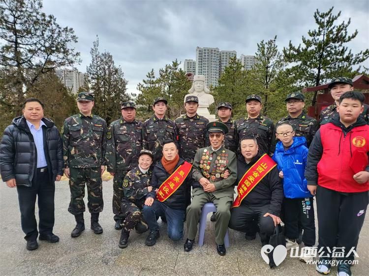 清徐县护卫者应急救援队参加了双塔公园雷锋广场举办的学雷锋活动让我们将雷锋精神传承下去 - 第4张