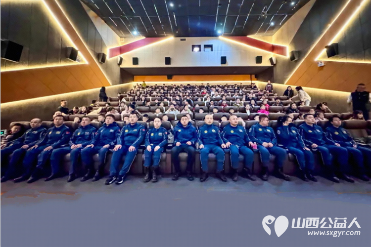 当“魔童”遇见护童人 吕梁市蓝天救援队 大吕护童·光影筑梦 温暖启幕为社区留守儿童困境儿童以及福利院青少年播撒希望与欢乐 - 第2张