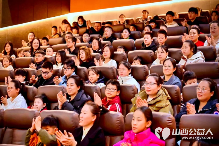 当“魔童”遇见护童人 吕梁市蓝天救援队 大吕护童·光影筑梦 温暖启幕为社区留守儿童困境儿童以及福利院青少年播撒希望与欢乐 - 第7张