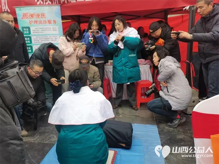太原烛光志愿服务中心参加杏花岭区学雷锋纪念日 文明实践我是行动者主题活动暨“暖心杏花”全域文明实践月活动启动仪式 - 第6张