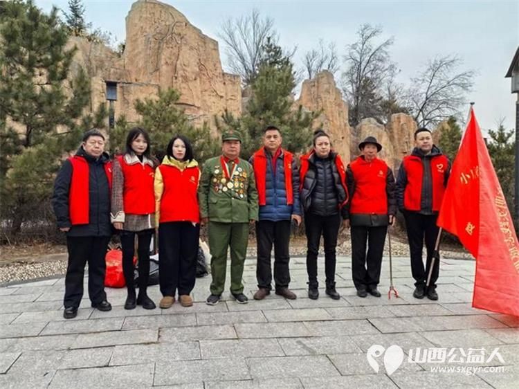 全国道德模范提名奖赵海生组织志愿者在3.5学雷锋日走进太原西山万亩生态园捡拾垃圾 - 第6张