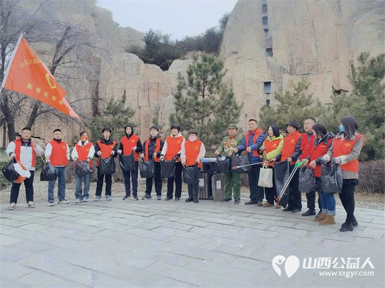 全国道德模范提名奖赵海生组织志愿者在3.5学雷锋日走进太原西山万亩生态园捡拾垃圾 - 第3张