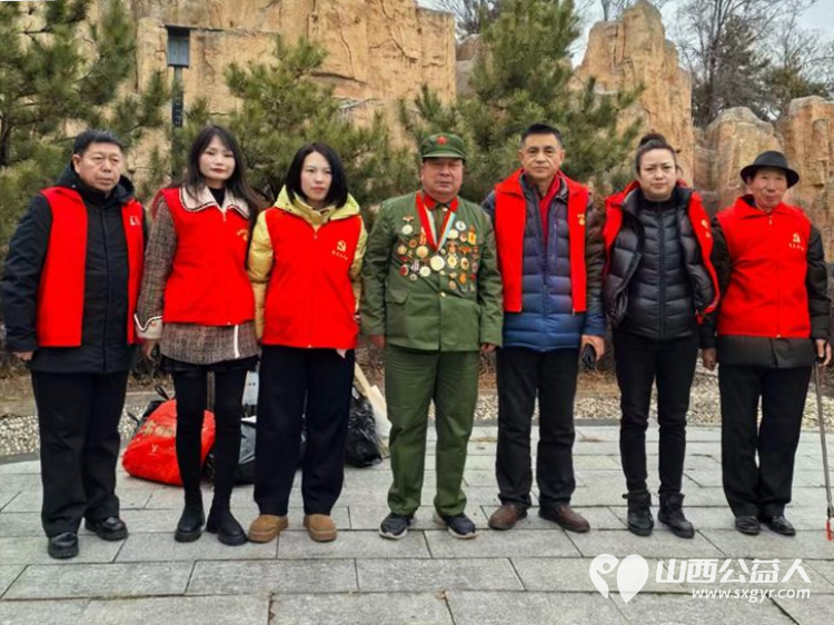 全国道德模范提名奖赵海生组织志愿者在3.5学雷锋日走进太原西山万亩生态园捡拾垃圾 - 第4张