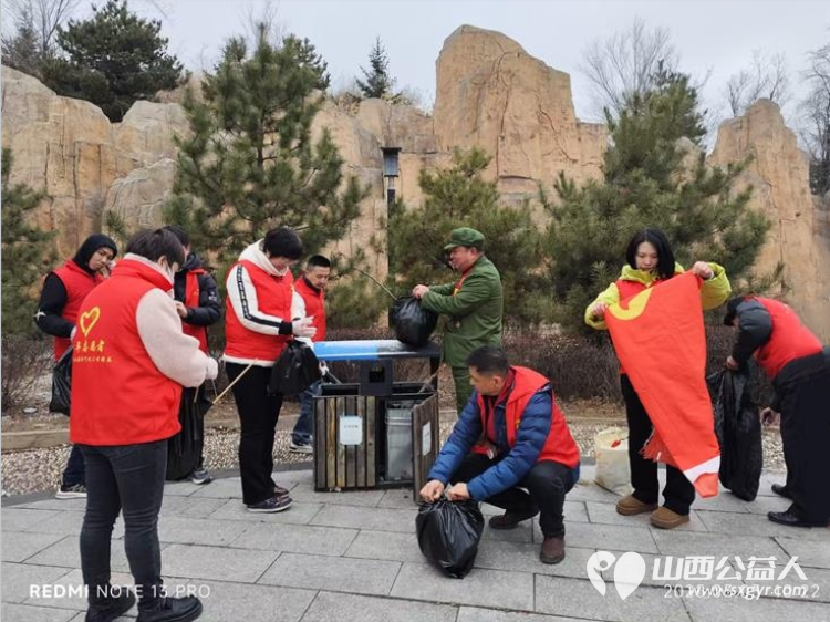 全国道德模范提名奖赵海生组织志愿者在3.5学雷锋日走进太原西山万亩生态园捡拾垃圾 - 第9张