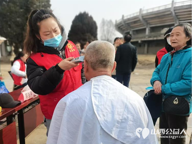 学习雷锋好榜样 3月4日上午太原市兴安社区广泛宣传发动群众开展了一场有温度有烟火气的公益集市活动 - 第4张 - 山西公益人 学习雷锋好榜样 3月4日上午太原市兴安社区广泛宣传发动群众开展了一场有温度有烟火气的公益集市活动 - 第4张