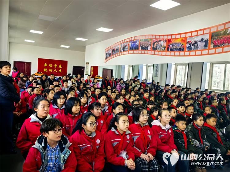 山西省太原市省军区社区联合山西雷锋精神宣讲团、东华门小学、国师街小学及省军休所第二服务站开展“继承优良传统弘扬雷锋精神”学雷锋日活动 - 第2张 - 山西公益人 山西省太原市省军区社区联合山西雷锋精神宣讲团、东华门小学、国师街小学及省军休所第二服务站开展“继承优良传统弘扬雷锋精神”学雷锋日活动 - 第2张