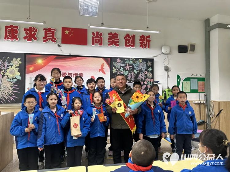 雷锋精神永传承:山西省学雷锋志愿服务总队长武钢为太原市实验小学师生讲述雷锋故事 - 第8张 - 山西公益人 雷锋精神永传承:山西省学雷锋志愿服务总队长武钢为太原市实验小学师生讲述雷锋故事 - 第8张