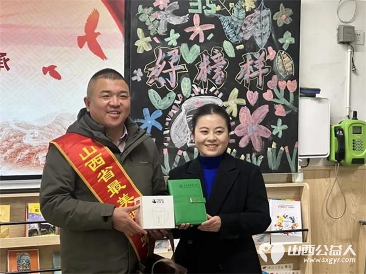 雷锋精神永传承:山西省学雷锋志愿服务总队长武钢为太原市实验小学师生讲述雷锋故事 - 第7张 - 山西公益人 雷锋精神永传承:山西省学雷锋志愿服务总队长武钢为太原市实验小学师生讲述雷锋故事 - 第7张