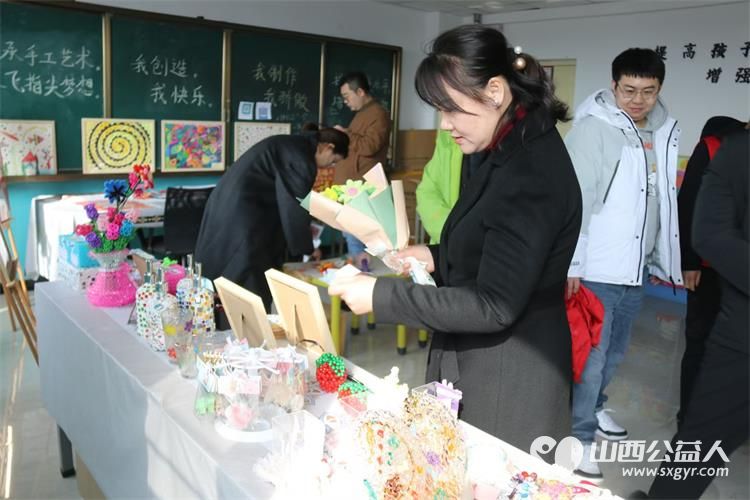 山西焦煤集团煤焦销售有限公司学雷锋志愿活动走进阳曲县灵星社区服务中心观摩心青年的日常学习生活捐赠米面油等生活物资 - 第3张 - 山西公益人 山西焦煤集团煤焦销售有限公司学雷锋志愿活动走进阳曲县灵星社区服务中心观摩心青年的日常学习生活捐赠米面油等生活物资 - 第3张