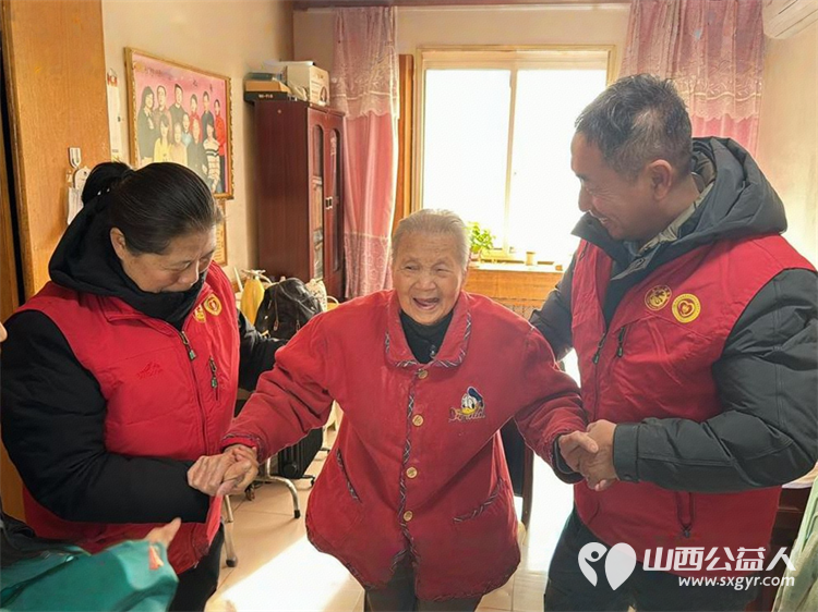 太原市杏花红志愿服务中心联合各爱心社区单位在太铁迎晖苑开展理发义诊咨询志愿服务活动 - 第7张 - 山西公益人 太原市杏花红志愿服务中心联合各爱心社区单位在太铁迎晖苑开展理发义诊咨询志愿服务活动 - 第7张