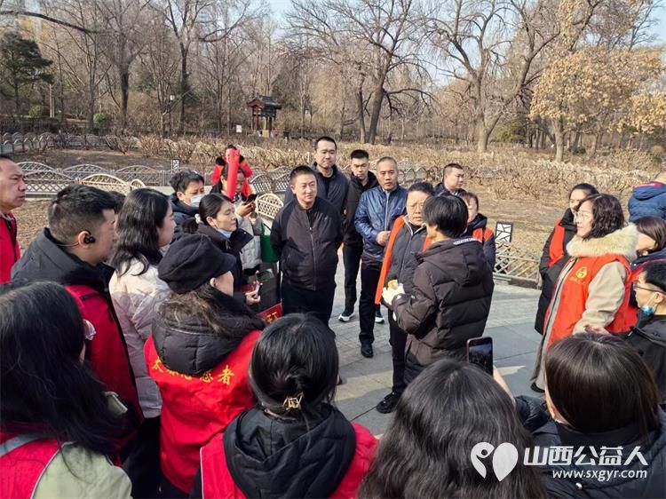 春暖迎泽书香氤氲----龙城义工2025年雷锋日朗诵陪伴活动在迎泽公园牡丹园内举办志愿者陪伴老人共度美好时光 - 第2张