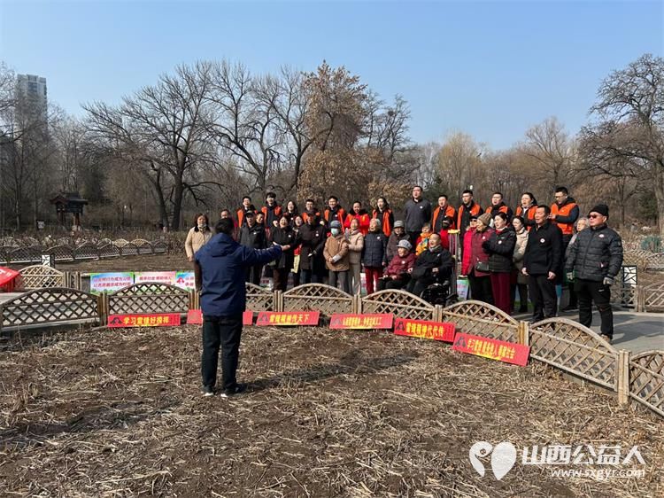 春暖迎泽书香氤氲----龙城义工2025年雷锋日朗诵陪伴活动在迎泽公园牡丹园内举办志愿者陪伴老人共度美好时光 - 第18张