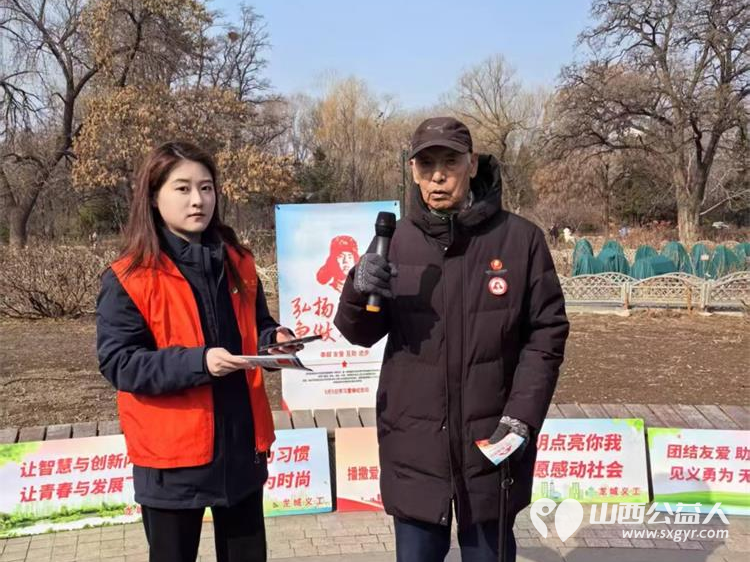 春暖迎泽书香氤氲----龙城义工2025年雷锋日朗诵陪伴活动在迎泽公园牡丹园内举办志愿者陪伴老人共度美好时光 - 第14张