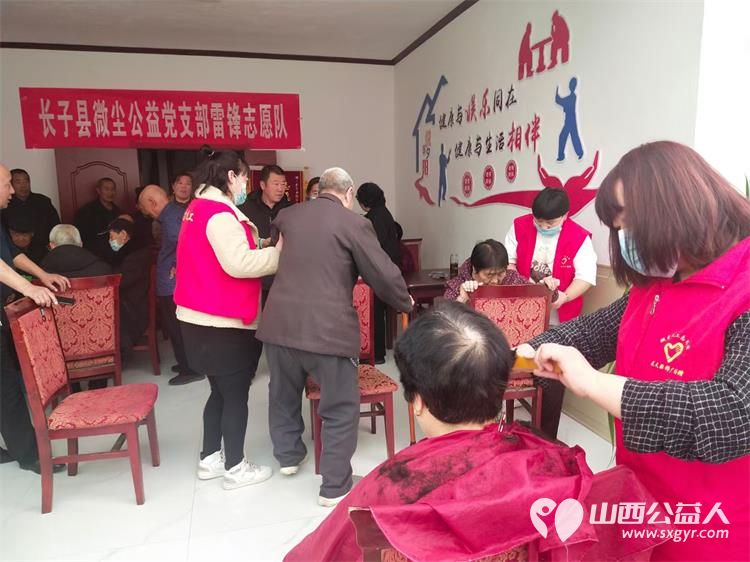 长子县微尘公益党支部雷锋志愿队学雷锋日组织志愿者去养老院慰问老人 - 第7张 - 山西公益人 长子县微尘公益党支部雷锋志愿队学雷锋日组织志愿者去养老院慰问老人 - 第7张