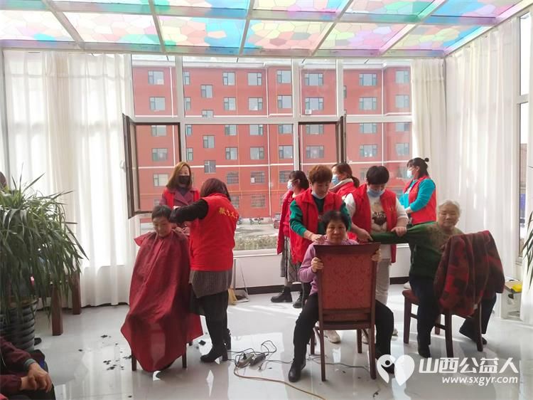 长子县微尘公益党支部雷锋志愿队学雷锋日组织志愿者去养老院慰问老人 - 第3张 - 山西公益人 长子县微尘公益党支部雷锋志愿队学雷锋日组织志愿者去养老院慰问老人 - 第3张