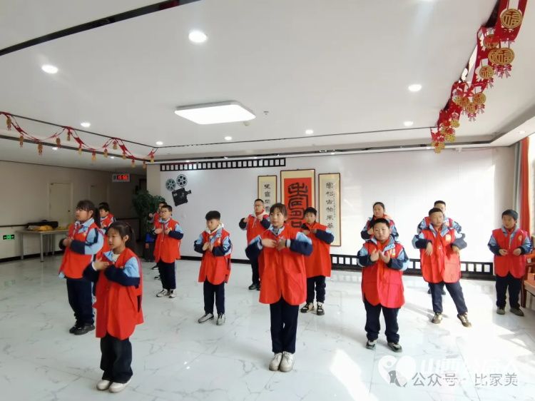 传承雷锋精神绽放时代光芒----学雷锋日太原市小返小学学生走进太原市杏花岭区比家美慈爱养护院慰问老人 - 第3张 - 山西公益人 传承雷锋精神绽放时代光芒----学雷锋日太原市小返小学学生走进太原市杏花岭区比家美慈爱养护院慰问老人 - 第3张