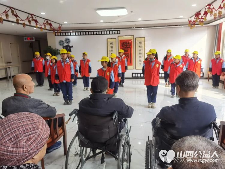 传承雷锋精神绽放时代光芒----学雷锋日太原市小返小学学生走进太原市杏花岭区比家美慈爱养护院慰问老人 - 第7张 - 山西公益人 传承雷锋精神绽放时代光芒----学雷锋日太原市小返小学学生走进太原市杏花岭区比家美慈爱养护院慰问老人 - 第7张