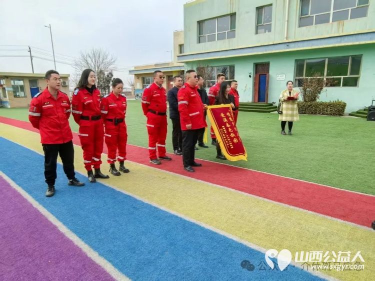 学雷锋文明实践我行动 介休市斑马义务救援参加介休市2025年学雷锋文明实践主题月启动仪式会后去连福镇第一中心幼儿园捐赠学习用品 - 第6张 - 山西公益人 学雷锋文明实践我行动 介休市斑马义务救援参加介休市2025年学雷锋文明实践主题月启动仪式会后去连福镇第一中心幼儿园捐赠学习用品 - 第6张