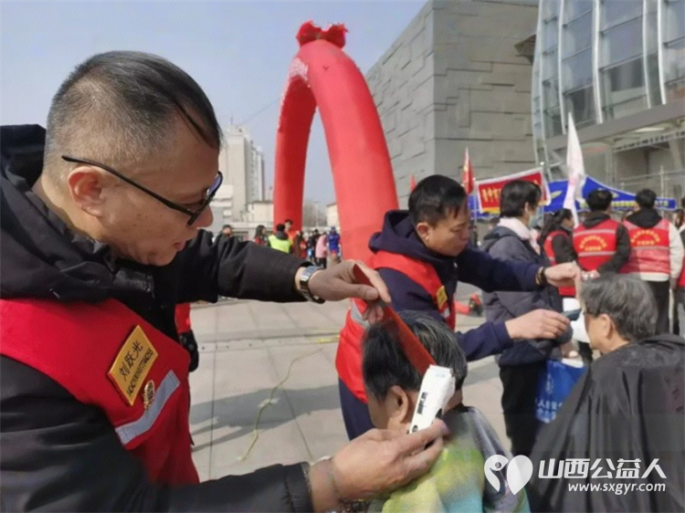 晋中市义工协会参加 3.5学雷锋树新风 主题志愿服务会后现场开展学雷锋志愿服务活动 - 第4张