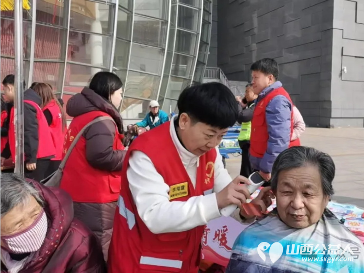 晋中市义工协会参加 3.5学雷锋树新风 主题志愿服务会后现场开展学雷锋志愿服务活动 - 第3张