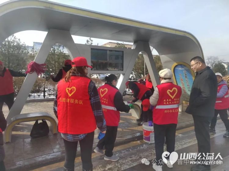 晋中市义工协会参加 3.5学雷锋树新风 主题志愿服务会后现场开展学雷锋志愿服务活动 - 第13张