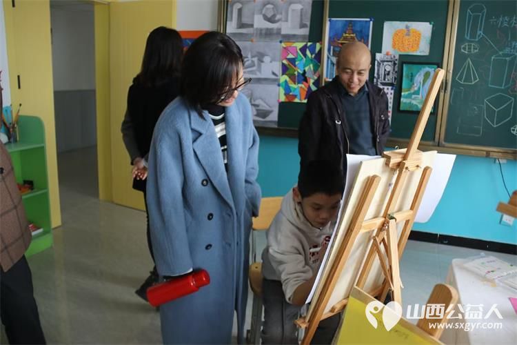 环球双雄公司邀请专业艺术家来太原市灵星孤独症中心进行指导帮助孩子们提升艺术技能关注孤独症群体 - 第5张 - 山西公益人 环球双雄公司邀请专业艺术家来太原市灵星孤独症中心进行指导帮助孩子们提升艺术技能关注孤独症群体 - 第5张