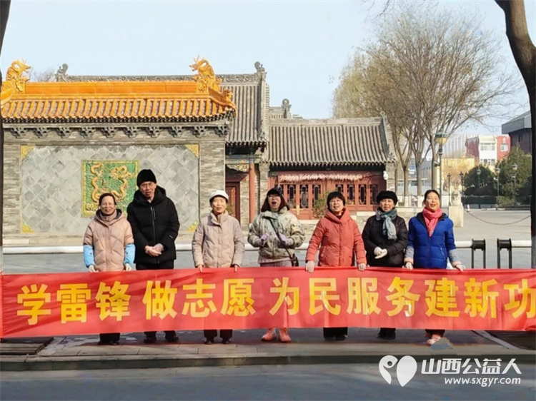 介休老年体协联合党支部开展学雷锋志愿服务活动来到城隍庙广场清洗广场上的栏杆 - 第1张