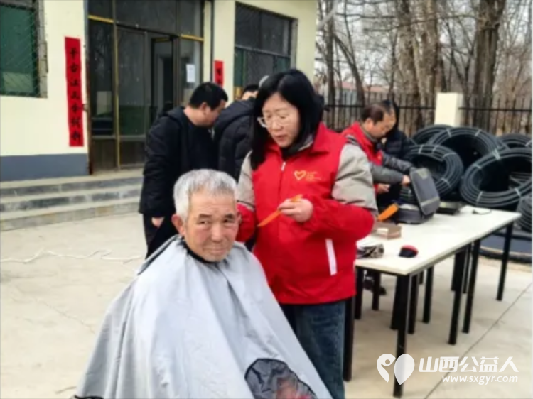 长治市阳光困境儿童帮扶协会“二月二龙抬头”义务理发走进南常村志愿服务 - 第4张