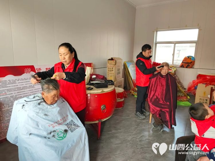 介休市敬老协会敬老助老活动3月1日走进洪山镇崇贤村为老人们理发义诊 - 第1张 - 山西公益人 介休市敬老协会敬老助老活动3月1日走进洪山镇崇贤村为老人们理发义诊 - 第1张