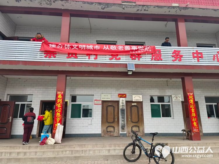 介休市敬老协会敬老助老活动3月1日走进洪山镇崇贤村为老人们理发义诊 - 第3张 - 山西公益人 介休市敬老协会敬老助老活动3月1日走进洪山镇崇贤村为老人们理发义诊 - 第3张