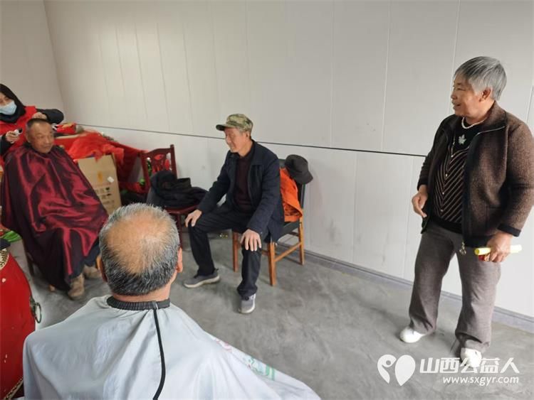 介休市敬老协会敬老助老活动3月1日走进洪山镇崇贤村为老人们理发义诊 - 第7张 - 山西公益人 介休市敬老协会敬老助老活动3月1日走进洪山镇崇贤村为老人们理发义诊 - 第7张
