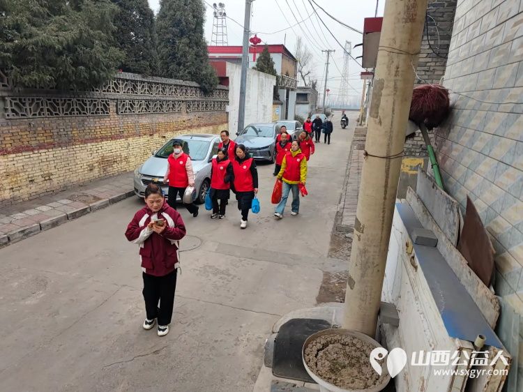 介休市敬老协会敬老助老活动走进洪山镇崇贤村入户87岁特困老人郝太山家中为老人理发、打扫室内外卫生、包饺子 - 第2张 - 山西公益人 介休市敬老协会敬老助老活动走进洪山镇崇贤村入户87岁特困老人郝太山家中为老人理发、打扫室内外卫生、包饺子 - 第2张