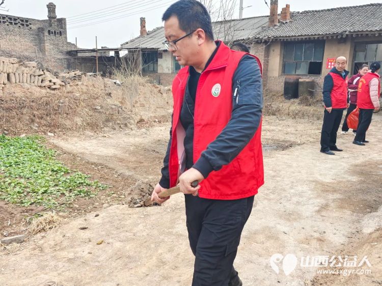 介休市敬老协会敬老助老活动走进洪山镇崇贤村入户85岁特困老人胡家龙家中为老人打扫室内外卫生、包饺子 - 第17张 - 山西公益人 介休市敬老协会敬老助老活动走进洪山镇崇贤村入户85岁特困老人胡家龙家中为老人打扫室内外卫生、包饺子 - 第17张