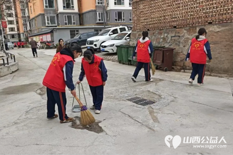 石楼县职业中学开展志愿服务进社区活动走进龙山社区清理社区环境走进社区孤寡老人家中帮忙打扫房间 - 第4张