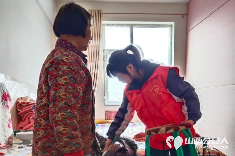 石楼县职业中学开展志愿服务进社区活动走进龙山社区清理社区环境走进社区孤寡老人家中帮忙打扫房间 - 第10张