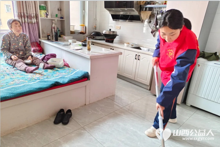 石楼县职业中学开展志愿服务进社区活动走进龙山社区清理社区环境走进社区孤寡老人家中帮忙打扫房间 - 第11张