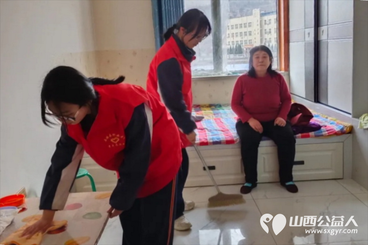 石楼县职业中学开展志愿服务进社区活动走进龙山社区清理社区环境走进社区孤寡老人家中帮忙打扫房间 - 第8张