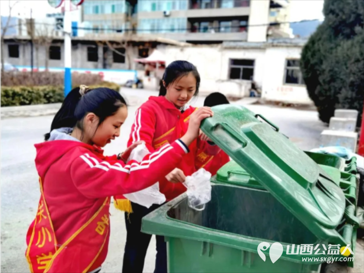 石楼县城关小学开展学雷锋主题班队会走进社区开展卫生清理志愿服务活动 - 第18张 - 山西公益人 石楼县城关小学开展学雷锋主题班队会走进社区开展卫生清理志愿服务活动 - 第18张